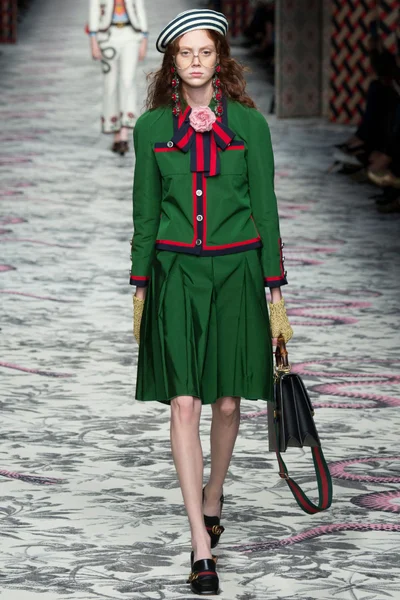 Look 11